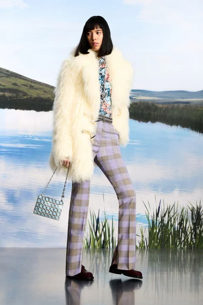 Look 10
